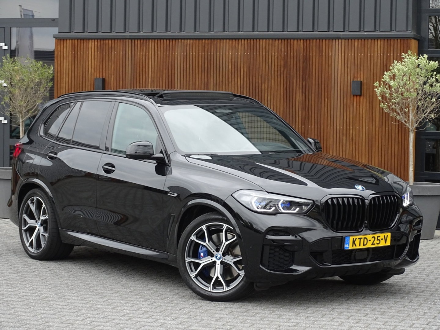 BMW X5 45e 394PK X-Drive M-Sport / Skylounge / B&W / Carbon / Alcantara / 360°