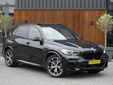 BMW X5 45e 394PK X-Drive M-Sport / Skylounge / B&W / Carbon / Alcantara / 360°