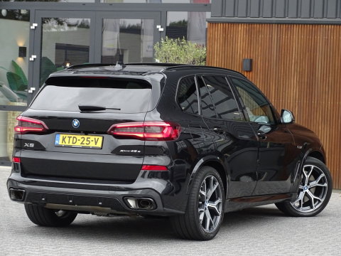 BMW X5 45e 394PK X-Drive M-Sport / Skylounge / B&W / Carbon / Alcantara / 360°