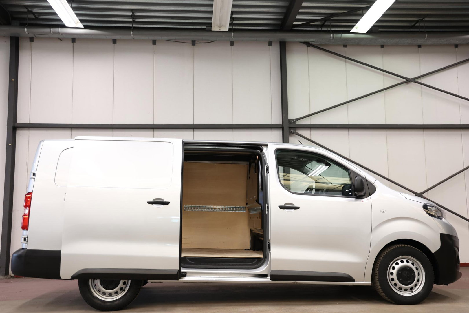 Peugeot Expert 2.0 180PK AUTOMAAT L3H1 LANG