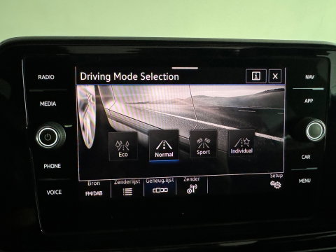 Volkswagen T-Roc 1.5 TSI Life Business Pano|ACC|Lane|Camera|Keyless|Camera