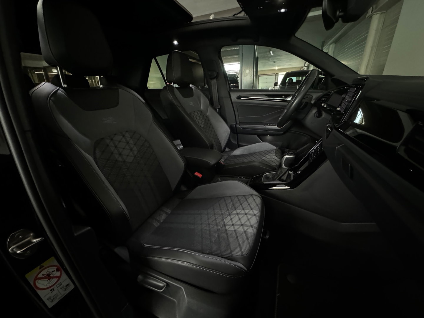 Volkswagen T-Roc 1.5 TSI Life Business Pano|ACC|Lane|Camera|Keyless|Camera