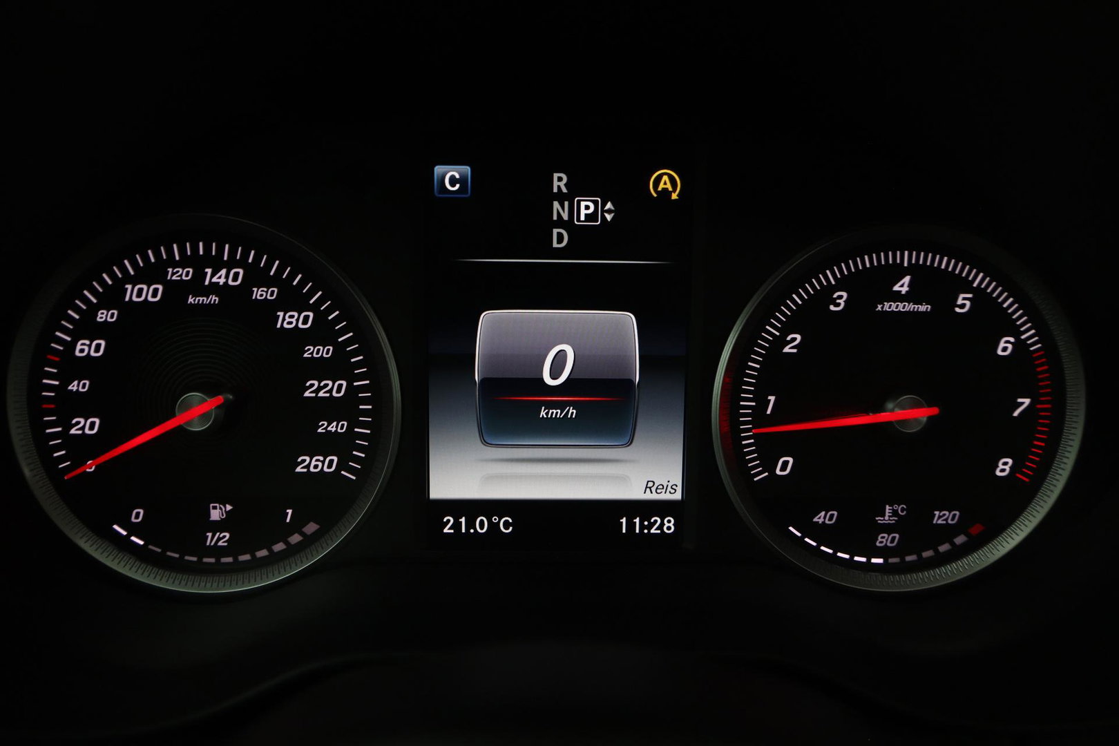 Mercedes-Benz C-Klasse 200 Ambition | Panoramadak | Trekhaak | Navigatie | Cruise Control | 18 Inch
