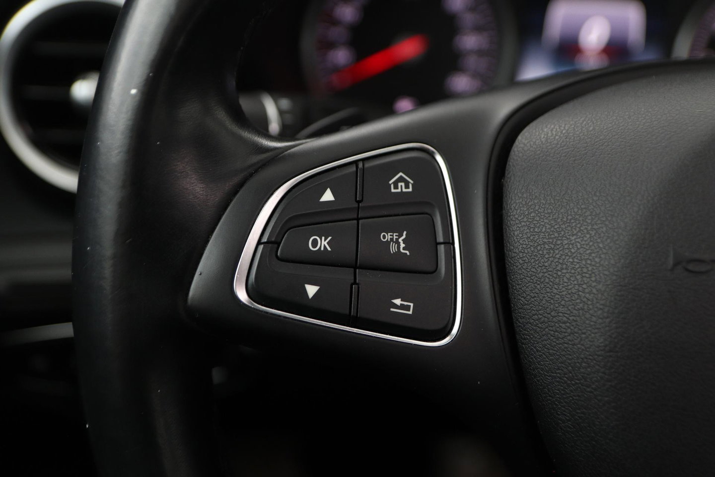 Mercedes-Benz C-Klasse 200 Ambition | Panoramadak | Trekhaak | Navigatie | Cruise Control | 18 Inch