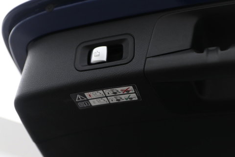 Mercedes-Benz C-Klasse 200 Ambition | Panoramadak | Trekhaak | Navigatie | Cruise Control | 18 Inch