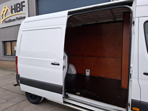 Mercedes-Benz Sprinter 211 2.2 CDI L2H2 AUTOMAAT / TREKHAAK / NAVI / EURO 6 / CARPLAY