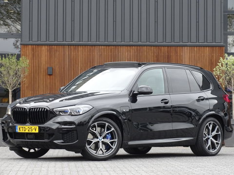 BMW X5 45e 394PK X-Drive M-Sport / Skylounge / B&W / Carbon / Alcantara / 360°