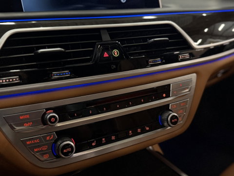 BMW 7 Serie 740i 327PK / High Ex. / 4-wiel besturing / head-up / 360° / LED