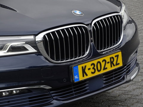 BMW 7 Serie 740i 327PK / High Ex. / 4-wiel besturing / head-up / 360° / LED