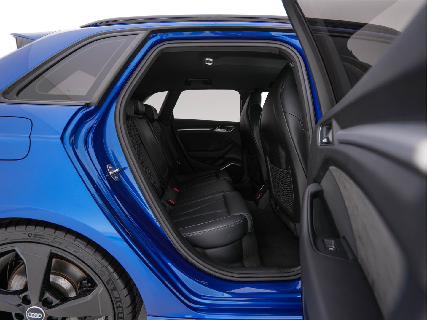 Audi RS3 Sportback 2.5 TFSI Quattro Pro Line Plus Black Optic Package (INCL-BTW) *MILLTEK-EXHAUST | ADAPTIVE-CRUISE | HEATED-SPORTSEATS | BANG&OLUFSEN | LEATHER | FULL-LED | NAVI-FULLMAP | PRIVACY-GLASS | SHIFTPADDLES | ECC | PDC | 19''ALU*