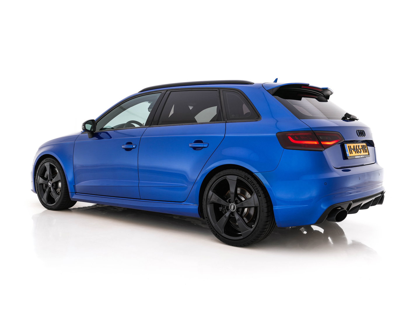 Audi RS3 Sportback 2.5 TFSI Quattro Pro Line Plus Black Optic Package (INCL-BTW) *MILLTEK-EXHAUST | ADAPTIVE-CRUISE | HEATED-SPORTSEATS | BANG&OLUFSEN | LEATHER | FULL-LED | NAVI-FULLMAP | PRIVACY-GLASS | SHIFTPADDLES | ECC | PDC | 19''ALU*