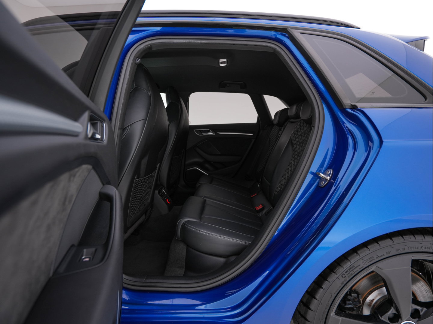 Audi RS3 Sportback 2.5 TFSI Quattro Pro Line Plus Black Optic Package (INCL-BTW) *MILLTEK-EXHAUST | ADAPTIVE-CRUISE | HEATED-SPORTSEATS | BANG&OLUFSEN | LEATHER | FULL-LED | NAVI-FULLMAP | PRIVACY-GLASS | SHIFTPADDLES | ECC | PDC | 19''ALU*
