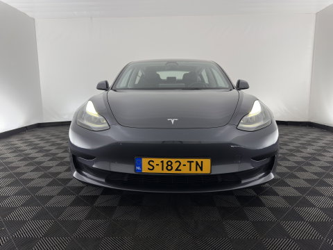 Tesla Model 3 RWD 60 kWh [3-Fase-11kW] {SoH-88%} (INCL-BTW) Aut. *PANO | AUTOPILOT | LEATHER | KEYLESS | FULL-LED | MEMORY-PACK | TOPVIEW | DAB | CARPLAY | DIGI-COCKPIT | LANE-ASSIST | HEATED-COMFORTSEATS | 18"ALU*