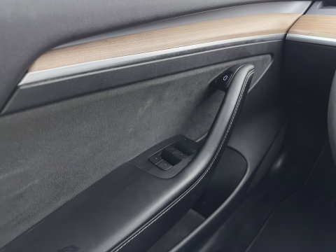 Tesla Model 3 RWD 60 kWh [3-Fase-11kW] {SoH-88%} (INCL-BTW) Aut. *PANO | AUTOPILOT | LEATHER | KEYLESS | FULL-LED | MEMORY-PACK | TOPVIEW | DAB | CARPLAY | DIGI-COCKPIT | LANE-ASSIST | HEATED-COMFORTSEATS | 18"ALU*