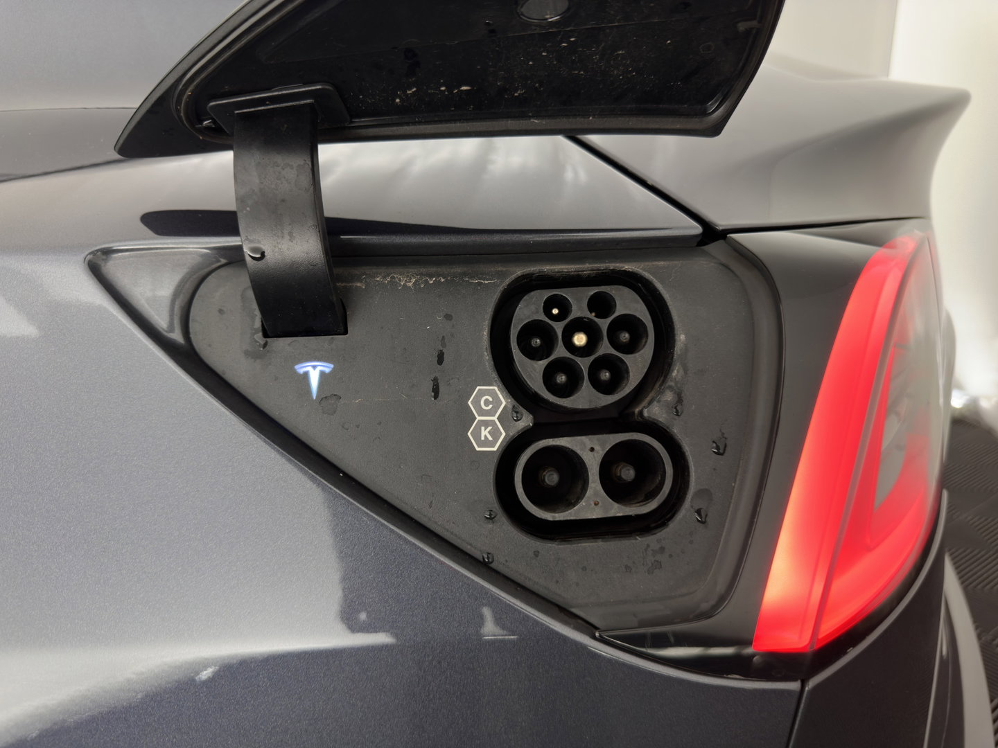 Tesla Model 3 RWD 60 kWh [3-Fase-11kW] {SoH-88%} (INCL-BTW) Aut. *PANO | AUTOPILOT | LEATHER | KEYLESS | FULL-LED | MEMORY-PACK | TOPVIEW | DAB | CARPLAY | DIGI-COCKPIT | LANE-ASSIST | HEATED-COMFORTSEATS | 18"ALU*