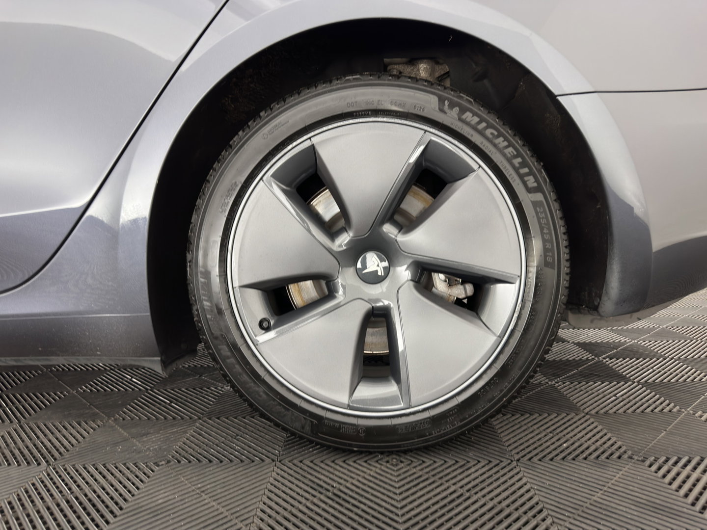 Tesla Model 3 RWD 60 kWh [3-Fase-11kW] {SoH-88%} (INCL-BTW) Aut. *PANO | AUTOPILOT | LEATHER | KEYLESS | FULL-LED | MEMORY-PACK | TOPVIEW | DAB | CARPLAY | DIGI-COCKPIT | LANE-ASSIST | HEATED-COMFORTSEATS | 18"ALU*