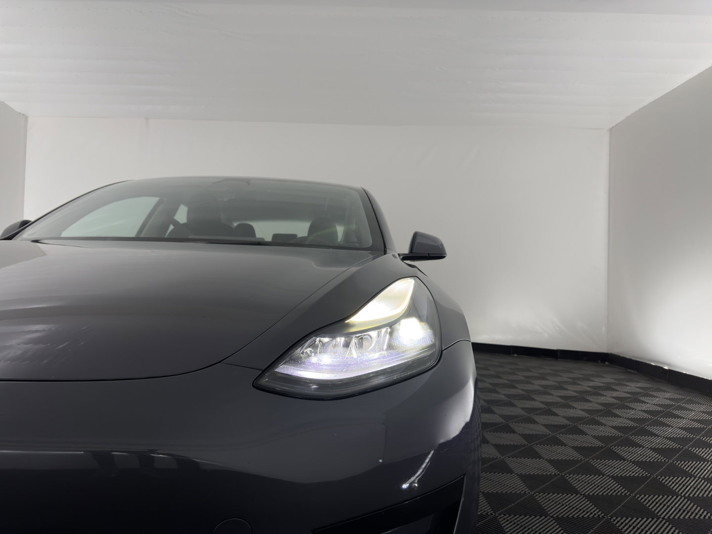 Tesla Model 3 RWD 60 kWh [3-Fase-11kW] {SoH-88%} (INCL-BTW) Aut. *PANO | AUTOPILOT | LEATHER | KEYLESS | FULL-LED | MEMORY-PACK | TOPVIEW | DAB | CARPLAY | DIGI-COCKPIT | LANE-ASSIST | HEATED-COMFORTSEATS | 18"ALU*
