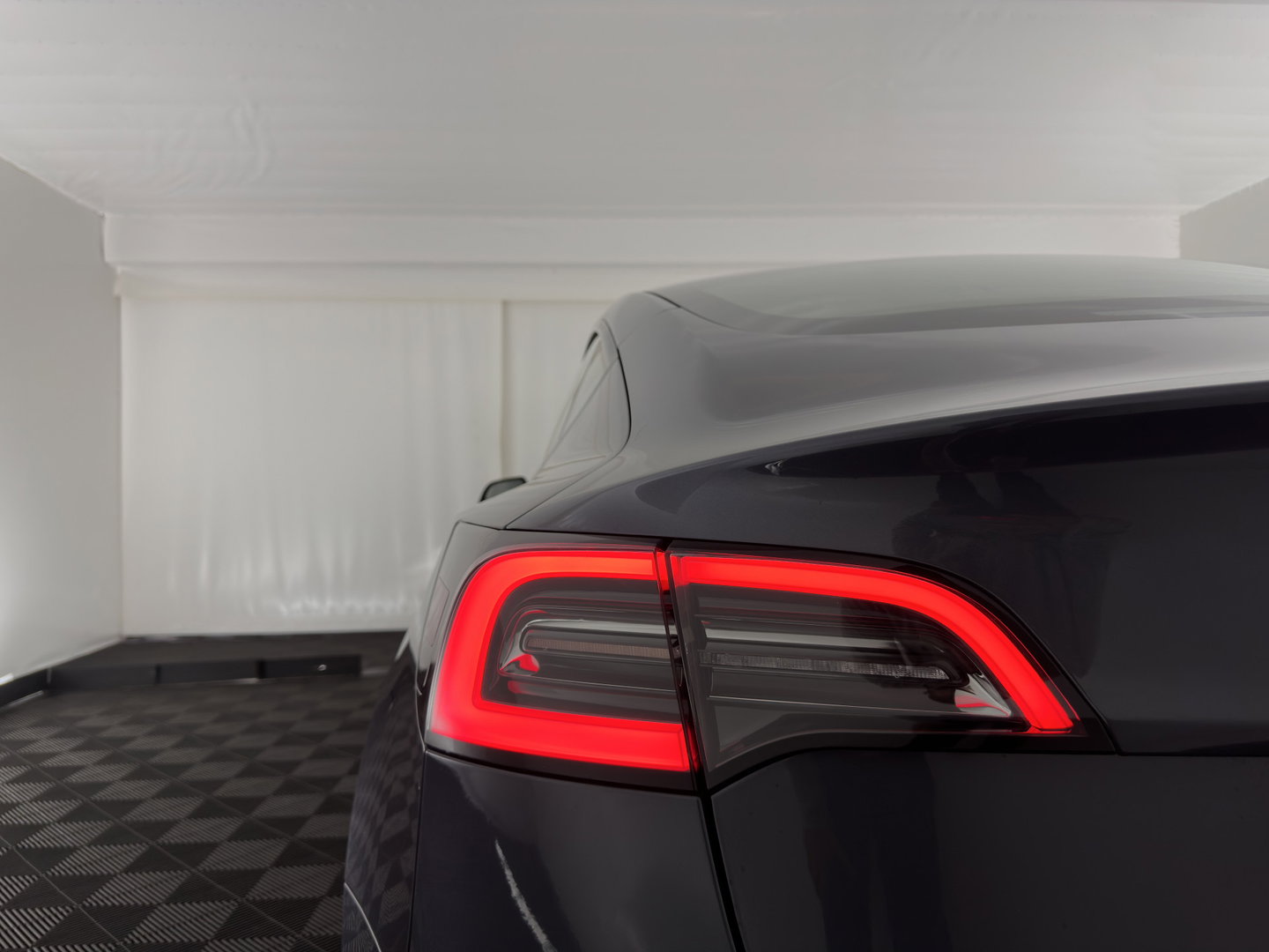 Tesla Model 3 RWD 60 kWh [3-Fase-11kW] {SoH-88%} (INCL-BTW) Aut. *PANO | AUTOPILOT | LEATHER | KEYLESS | FULL-LED | MEMORY-PACK | TOPVIEW | DAB | CARPLAY | DIGI-COCKPIT | LANE-ASSIST | HEATED-COMFORTSEATS | 18"ALU*