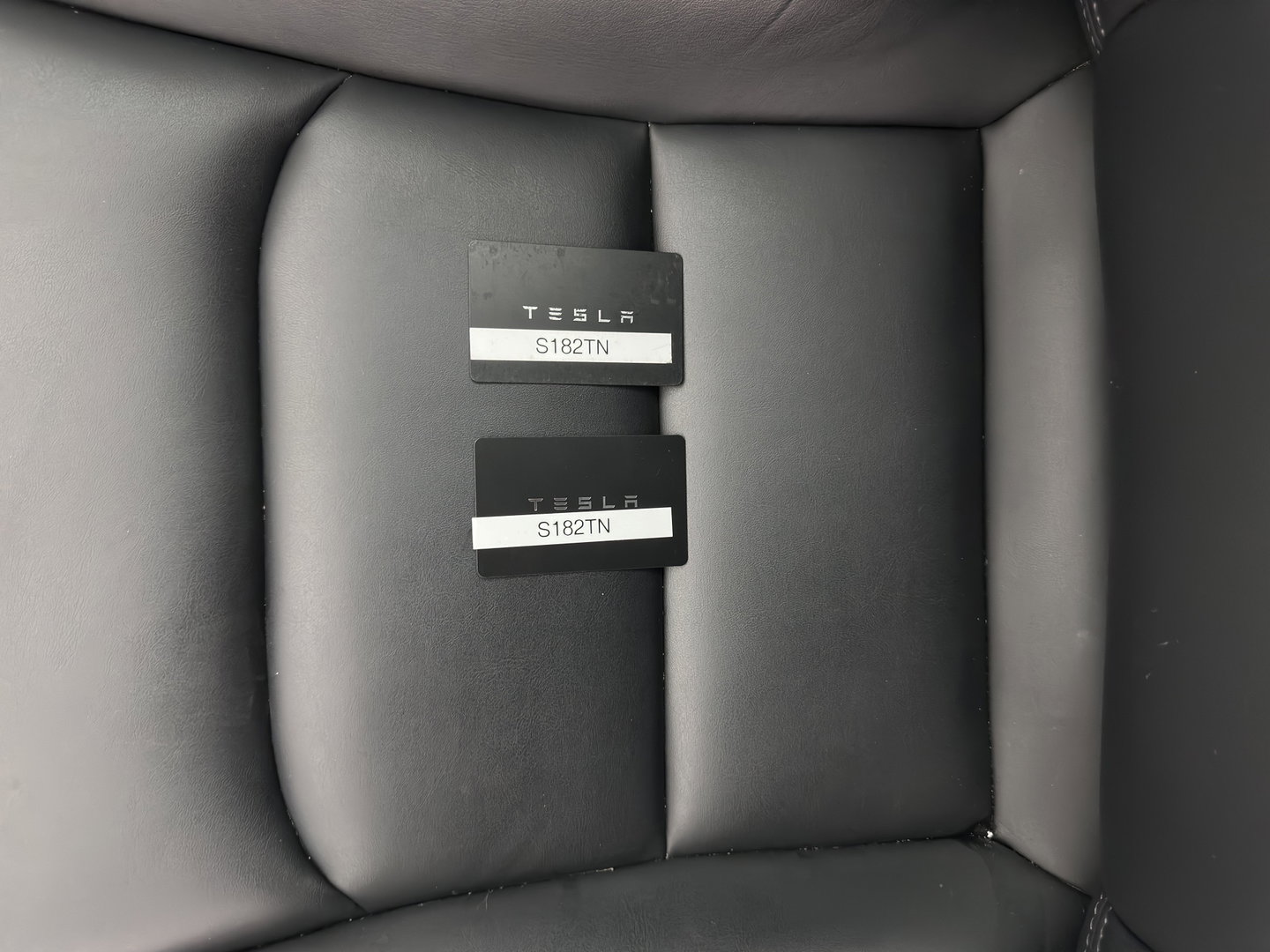 Tesla Model 3 RWD 60 kWh [3-Fase-11kW] {SoH-88%} (INCL-BTW) Aut. *PANO | AUTOPILOT | LEATHER | KEYLESS | FULL-LED | MEMORY-PACK | TOPVIEW | DAB | CARPLAY | DIGI-COCKPIT | LANE-ASSIST | HEATED-COMFORTSEATS | 18"ALU*
