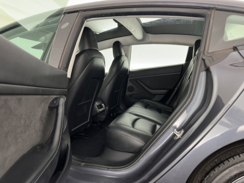 Tesla Model 3 RWD 60 kWh [3-Fase-11kW] {SoH-88%} (INCL-BTW) Aut. *PANO | AUTOPILOT | LEATHER | KEYLESS | FULL-LED | MEMORY-PACK | TOPVIEW | DAB | CARPLAY | DIGI-COCKPIT | LANE-ASSIST | HEATED-COMFORTSEATS | 18"ALU*