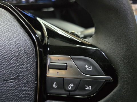 Peugeot 408 1.2 Hybrid 145 e-DCS6 Allure ACC ECC Navi Camera LM