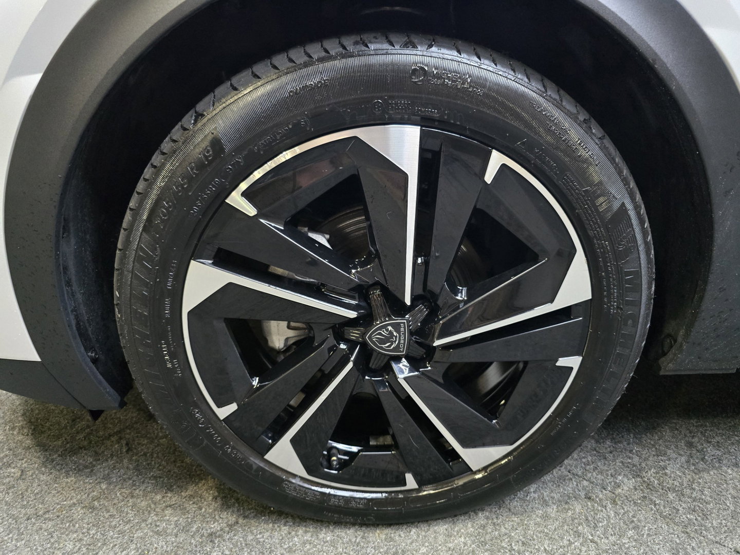 Peugeot 408 1.2 Hybrid 145 e-DCS6 Allure ACC ECC Navi Camera LM