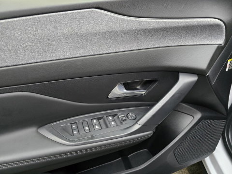 Peugeot 408 1.2 Hybrid 145 e-DCS6 Allure ACC ECC Navi Camera LM
