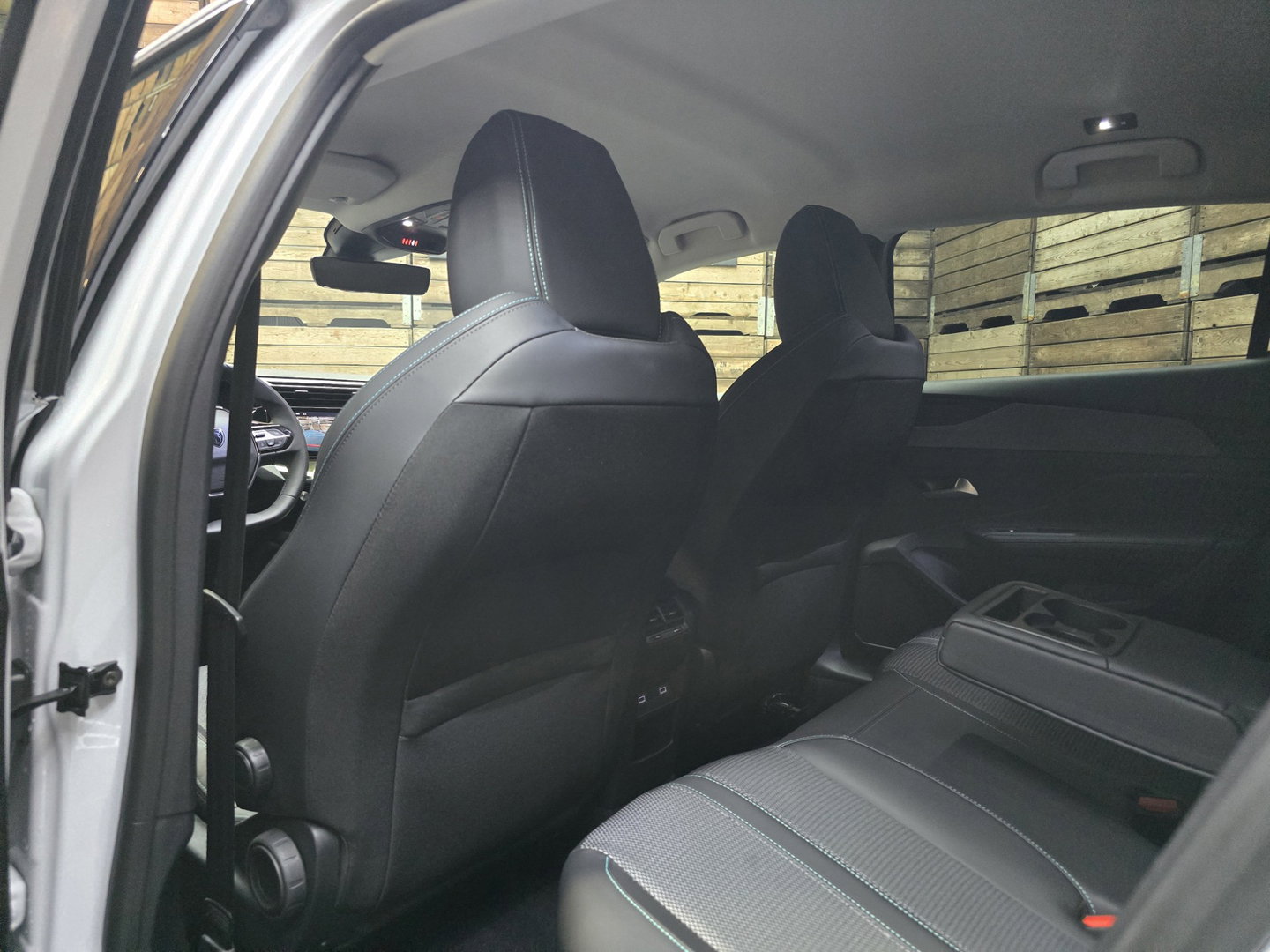 Peugeot 408 1.2 Hybrid 145 e-DCS6 Allure ACC ECC Navi Camera LM