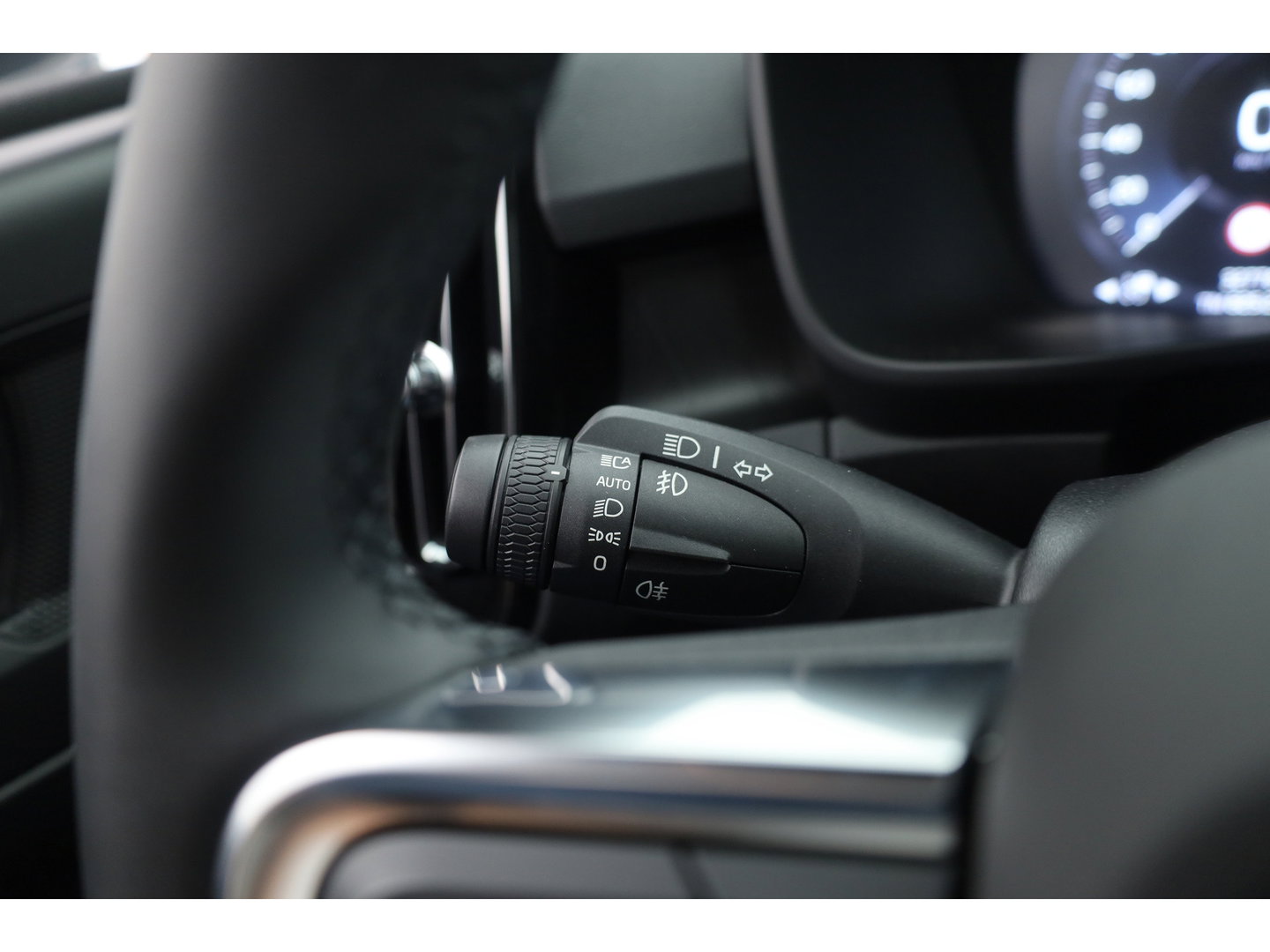 Volvo XC40 1.5 T5 Plug-in hybrid Core Bright | Prijs rijklaar | Facelift | Adaptieve Cruise | Dodehoek (Blis ) Camera | Stoel + stuurverwarming |