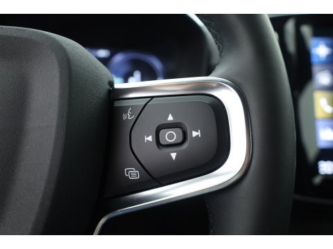 Volvo XC40 1.5 T5 Plug-in hybrid Core Bright | Prijs rijklaar | Facelift | Adaptieve Cruise | Dodehoek (Blis ) Camera | Stoel + stuurverwarming |
