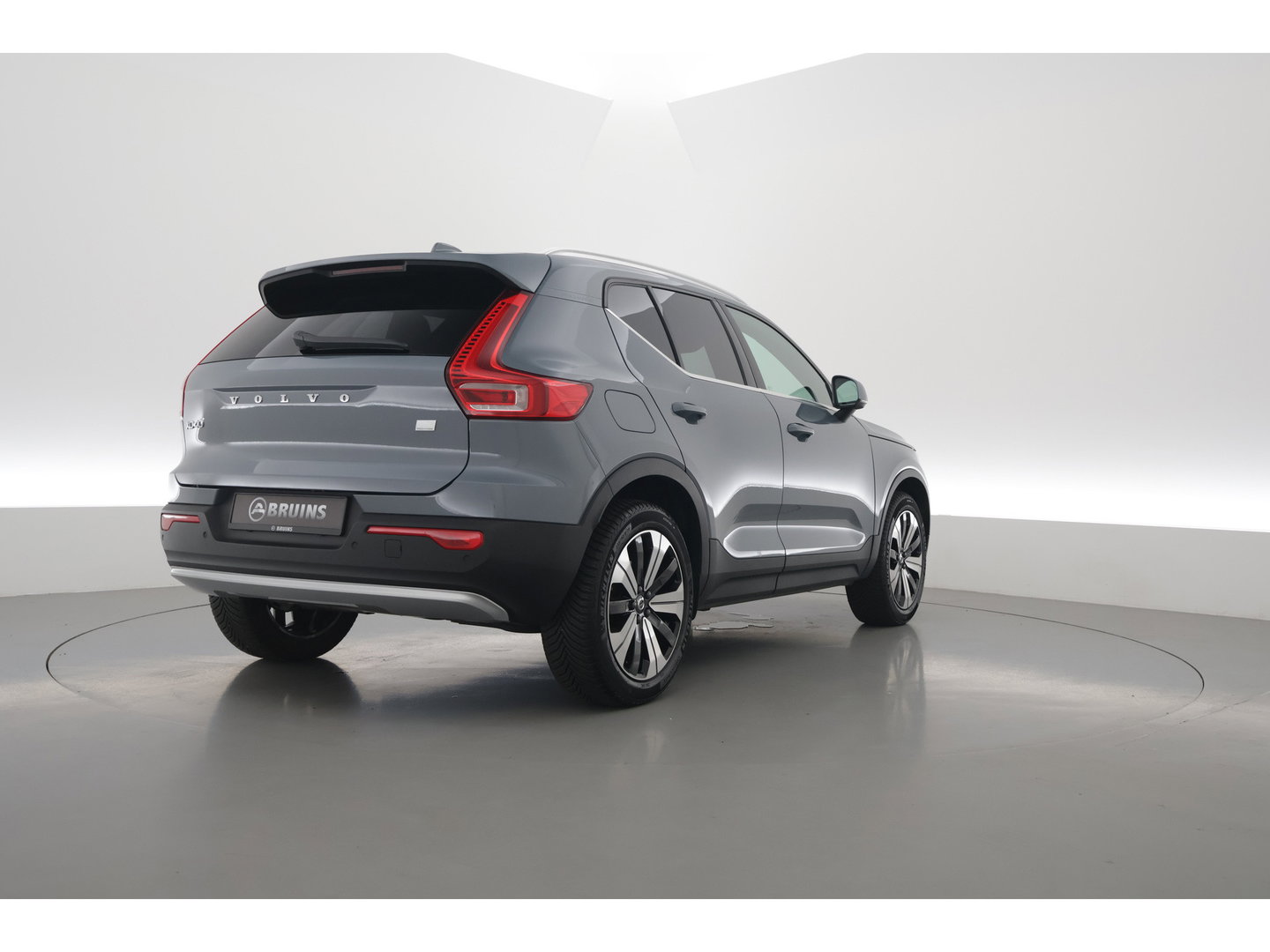 Volvo XC40 1.5 T5 Plug-in hybrid Core Bright | Prijs rijklaar | Facelift | Adaptieve Cruise | Dodehoek (Blis ) Camera | Stoel + stuurverwarming |