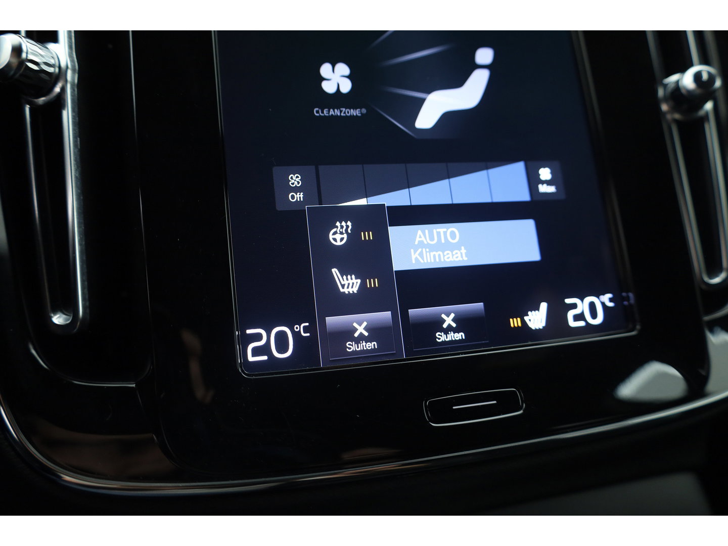 Volvo XC40 1.5 T5 Plug-in hybrid Core Bright | Prijs rijklaar | Facelift | Adaptieve Cruise | Dodehoek (Blis ) Camera | Stoel + stuurverwarming |