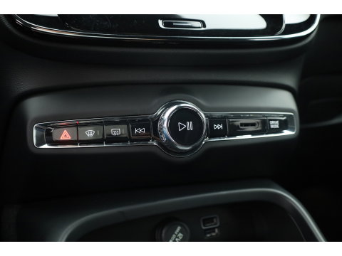 Volvo XC40 1.5 T5 Plug-in hybrid Core Bright | Prijs rijklaar | Facelift | Adaptieve Cruise | Dodehoek (Blis ) Camera | Stoel + stuurverwarming |