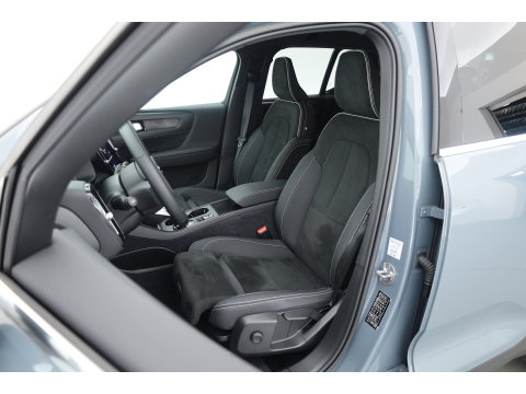Volvo XC40 1.5 T5 Plug-in hybrid Core Bright | Prijs rijklaar | Facelift | Adaptieve Cruise | Dodehoek (Blis ) Camera | Stoel + stuurverwarming |