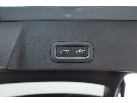 Volvo XC40 1.5 T5 Plug-in hybrid Core Bright | Prijs rijklaar | Facelift | Adaptieve Cruise | Dodehoek (Blis ) Camera | Stoel + stuurverwarming |