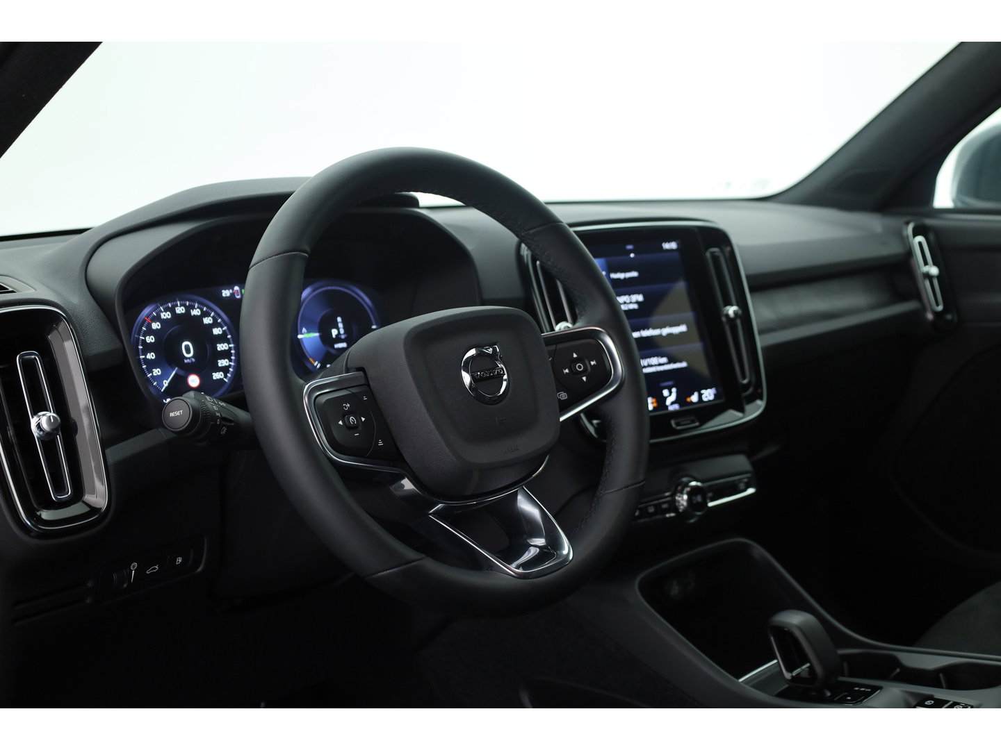 Volvo XC40 1.5 T5 Plug-in hybrid Core Bright | Prijs rijklaar | Facelift | Adaptieve Cruise | Dodehoek (Blis ) Camera | Stoel + stuurverwarming |