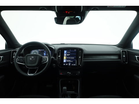 Volvo XC40 1.5 T5 Plug-in hybrid Core Bright | Prijs rijklaar | Facelift | Adaptieve Cruise | Dodehoek (Blis ) Camera | Stoel + stuurverwarming |