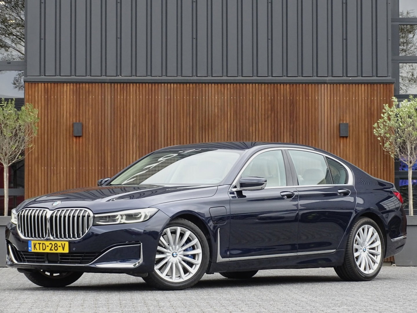 BMW 7 Serie 745e 394PK / M-Individual / ACC / Softclose / Laser / 360°