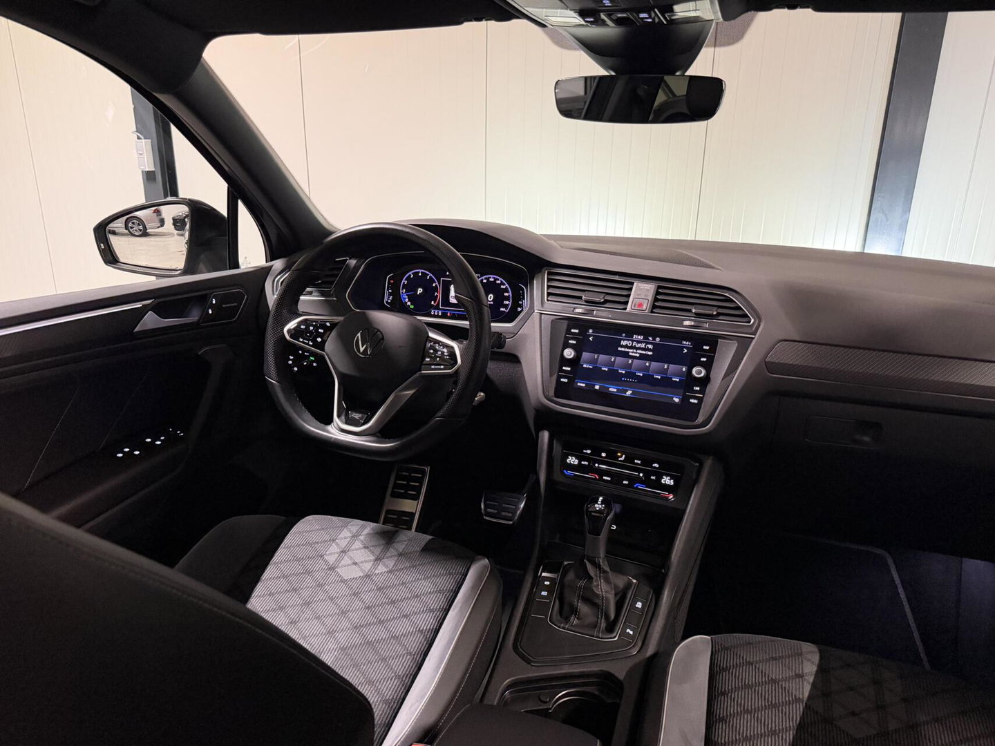 Volkswagen Tiguan 1.5 TSI R-Line Pano Virtual Harman Kardon