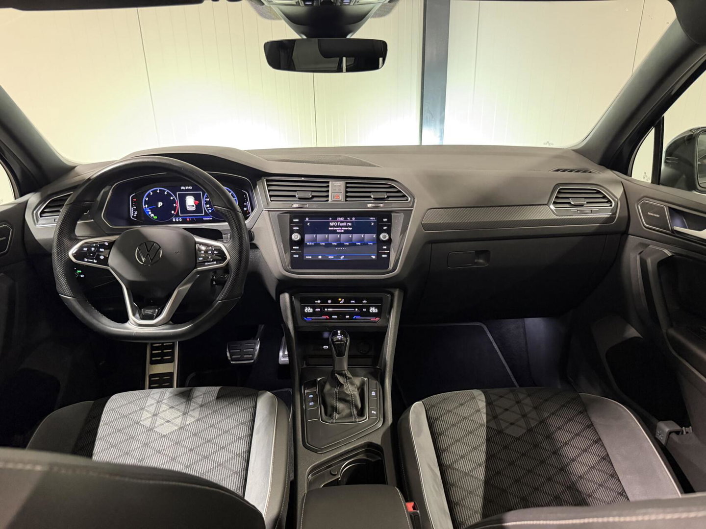Volkswagen Tiguan 1.5 TSI R-Line Pano Virtual Harman Kardon