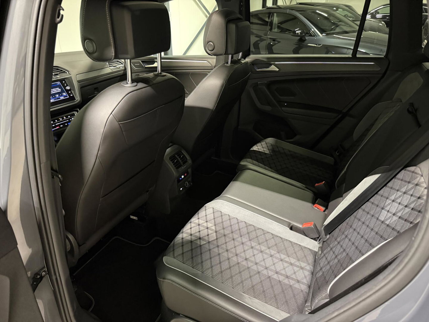 Volkswagen Tiguan 1.5 TSI R-Line Pano Virtual Harman Kardon