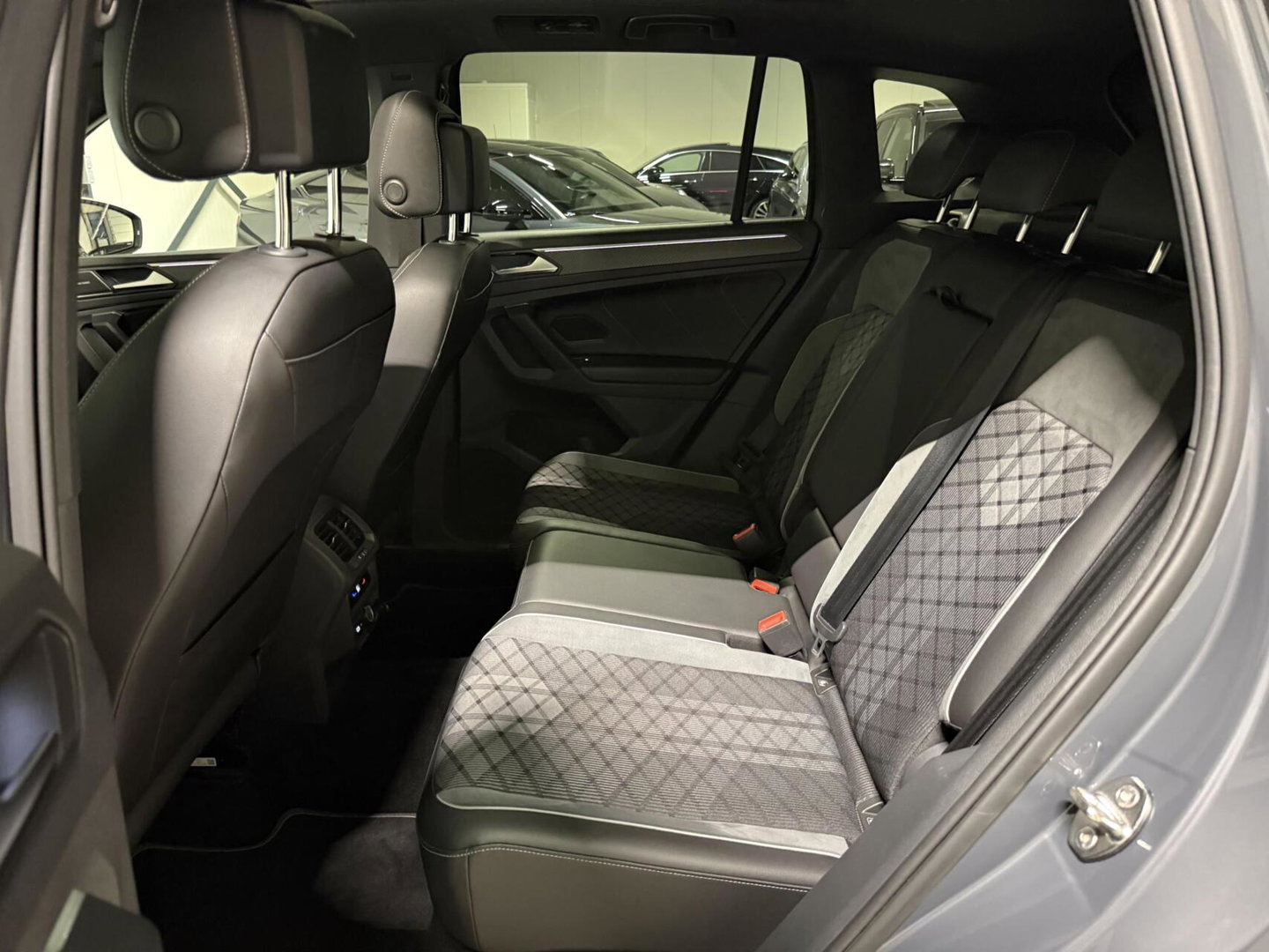 Volkswagen Tiguan 1.5 TSI R-Line Pano Virtual Harman Kardon