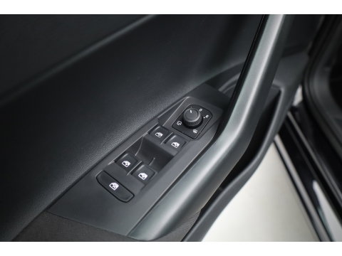 Volkswagen Polo 1.0 TSI Life Business | Rijklaar! ! | Dig. Cockpit | Adapt. Cruise | LED | Stoelverw. | Navi | PDC V+A | Apple CarPlay & Android Auto