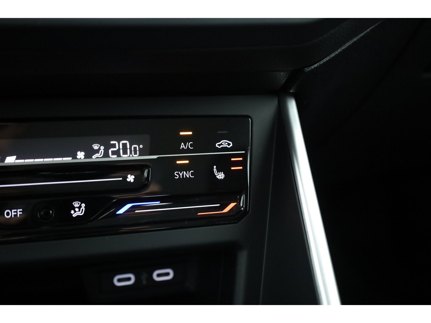Volkswagen Polo 1.0 TSI Life Business | Rijklaar! ! | Dig. Cockpit | Adapt. Cruise | LED | Stoelverw. | Navi | PDC V+A | Apple CarPlay & Android Auto