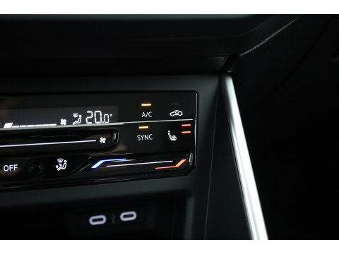Volkswagen Polo 1.0 TSI Life Business | Rijklaar! ! | Dig. Cockpit | Adapt. Cruise | LED | Stoelverw. | Navi | PDC V+A | Apple CarPlay & Android Auto