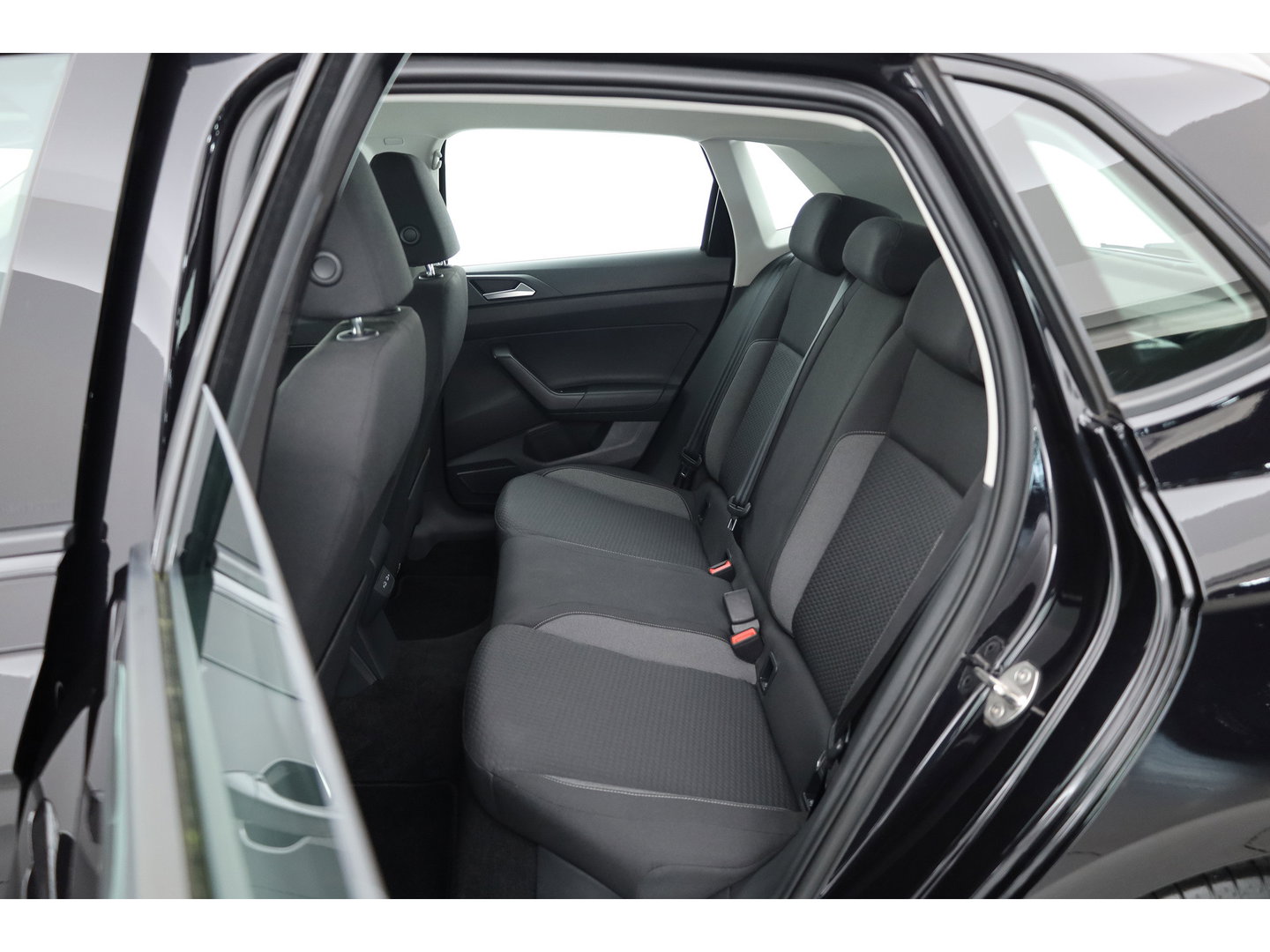 Volkswagen Polo 1.0 TSI Life Business | Rijklaar! ! | Dig. Cockpit | Adapt. Cruise | LED | Stoelverw. | Navi | PDC V+A | Apple CarPlay & Android Auto