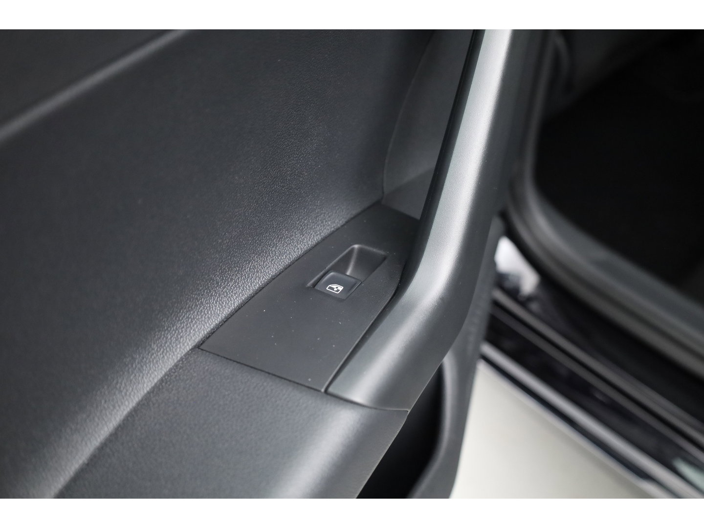 Volkswagen Polo 1.0 TSI Life Business | Rijklaar! ! | Dig. Cockpit | Adapt. Cruise | LED | Stoelverw. | Navi | PDC V+A | Apple CarPlay & Android Auto