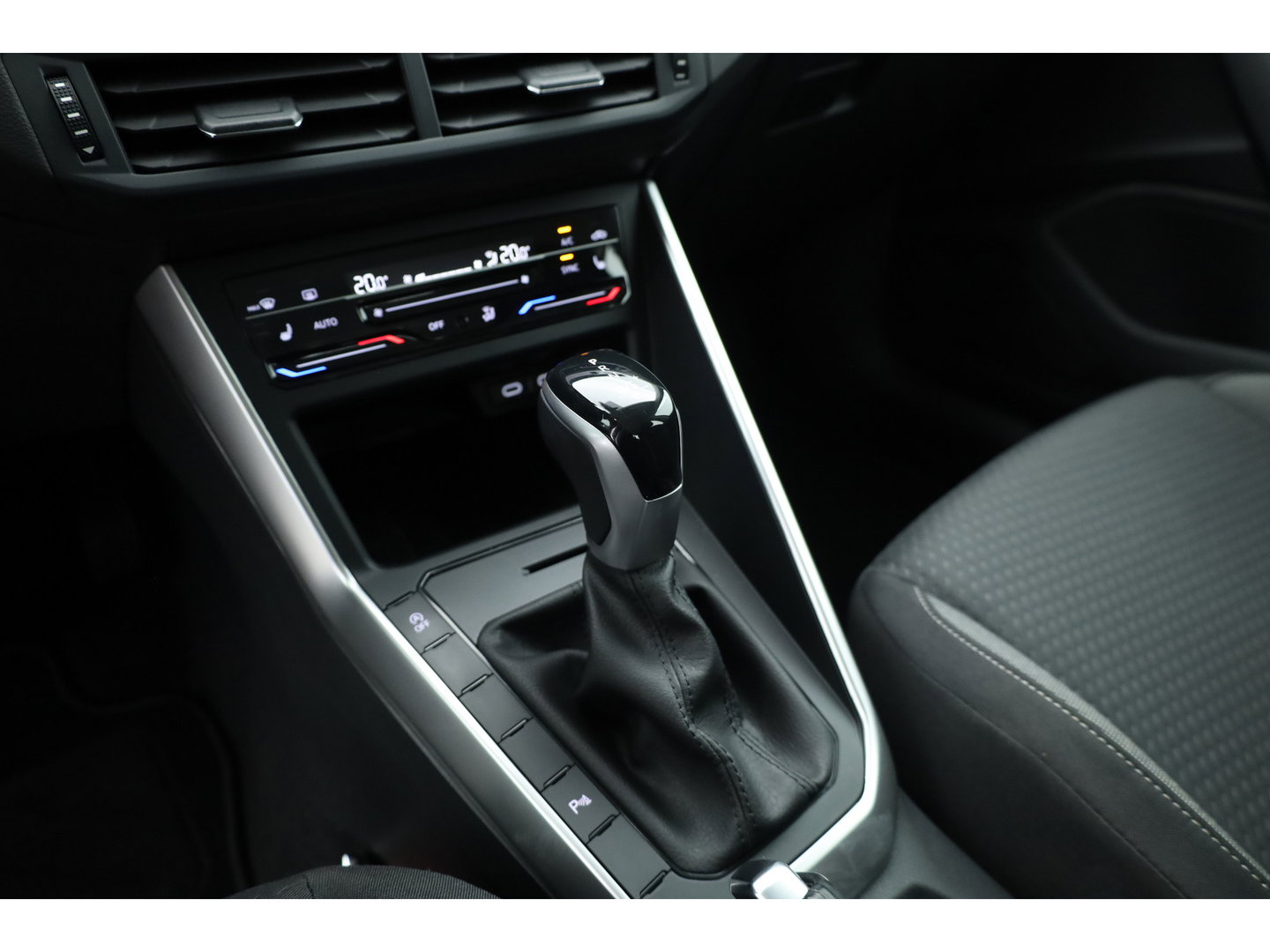 Volkswagen Polo 1.0 TSI Life Business | Rijklaar! ! | Dig. Cockpit | Adapt. Cruise | LED | Stoelverw. | Navi | PDC V+A | Apple CarPlay & Android Auto