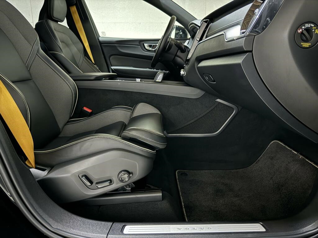 Volvo XC60 2.0 T8 AWD Polestar Engineered H/K Pano HUD ACC