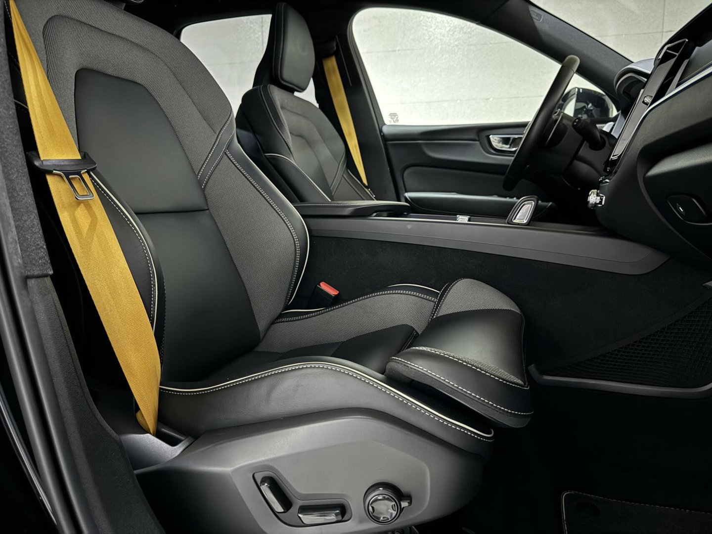 Volvo XC60 2.0 T8 AWD Polestar Engineered H/K Pano HUD ACC